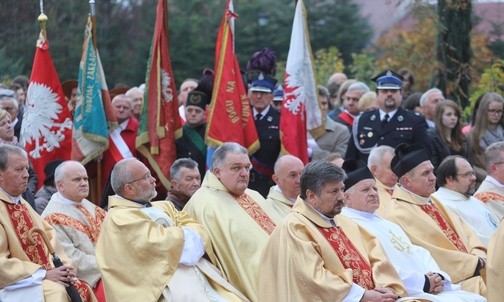 W dziękczynnej modlitwie uczestniczyło kilkudziesięciu kapłanów