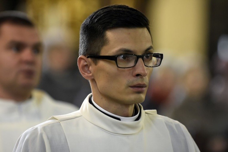 Nałożenie tunik i przyjęcie kandydatów do kapłaństwa