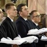 Nałożenie tunik i przyjęcie kandydatów do kapłaństwa