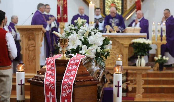 W ciągu ostatniego roku pożegnaliśmy kapłanów naszej diecezji. Na zdjęciu pogrzeb śp. ks. kan. Borysa Kroczka