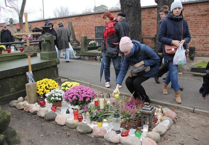 Kwestowali na Powązkach po raz 43.