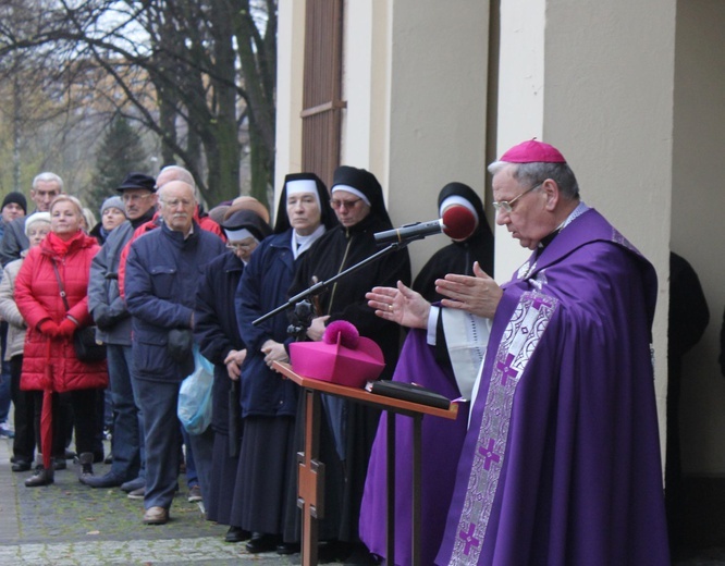 Nabożeństwo na cmentarzu Centralnym w Gliwicach