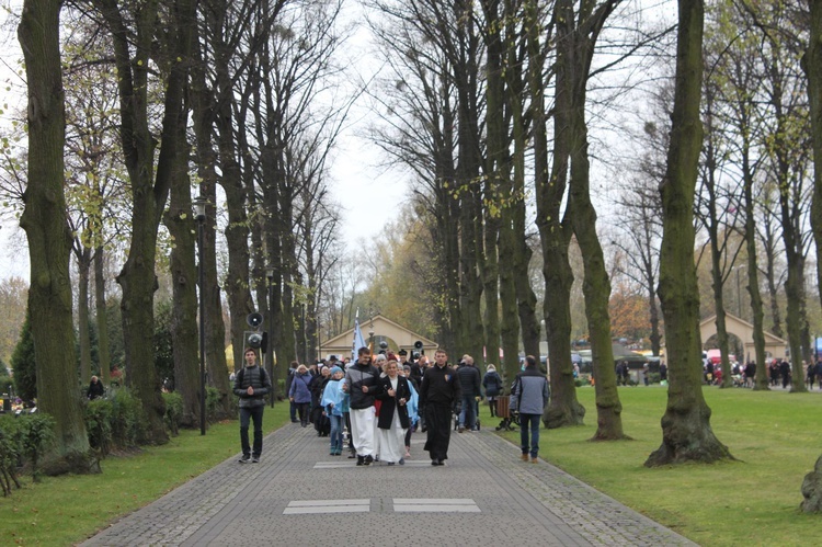 Nabożeństwo na cmentarzu Centralnym w Gliwicach