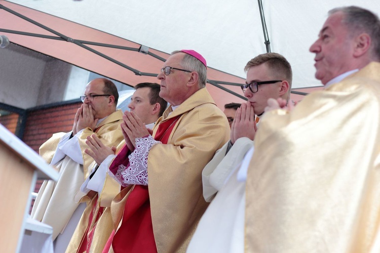 Obchody Wszystkich Świętych na cmentarzu komunalnym w Koszalinie