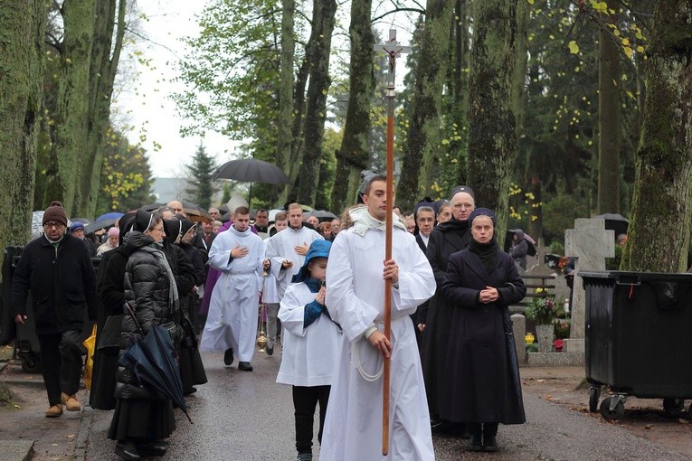 Obchody Wszystkich Świętych na cmentarzu komunalnym w Koszalinie