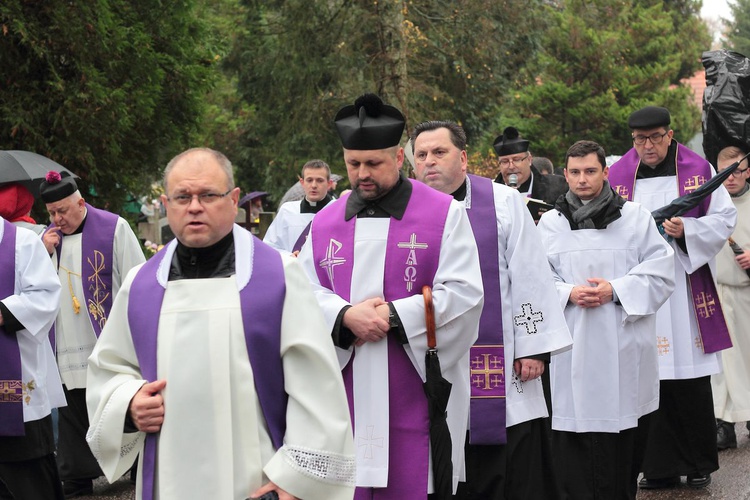 Obchody Wszystkich Świętych na cmentarzu komunalnym w Koszalinie