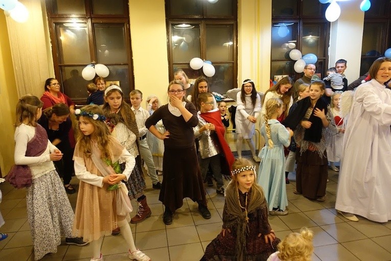 Parada i Bal Wszystkich Świętych (Wrocław-Strachocin)