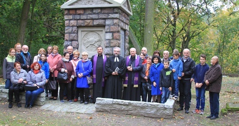 Ekumenicznie nad grobami