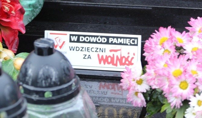 Tabliczki z napisem: Wdzięczni za wolność stały się znakiem pamięci...