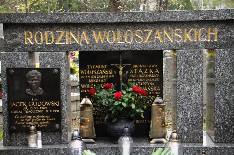 Dzień Zaduszny na cmentarzach Rakowickim i Wojskowym