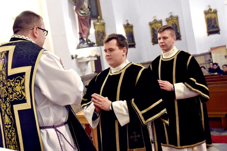 Msza żałobna w kościele pw. Krzyża św.