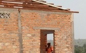 Rozbudowywa centrum kształcenia dla kobiet w Bouar.   