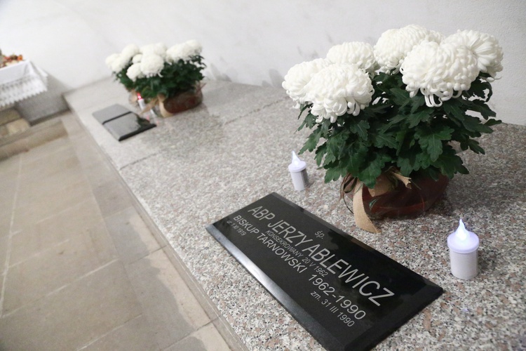 Modlitwa za zmarłych biskupów