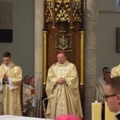 Na progu Eucharystii odbył się ingres abp. Grzegorza Rysia. 