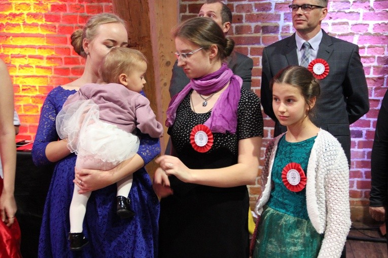 Bezalkoholowy Bal Niepodległościowy na zdjęciach
