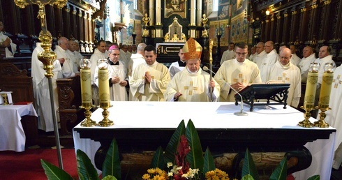 Mszy św. w bazylice katedralnej w Sandomierzu przewodniczył bp Henryk Tomasik