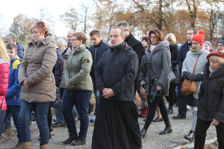 32. Droga Krzyżowa za zmarłych - w byłym KL Auschwitz-Birkenau - 2017