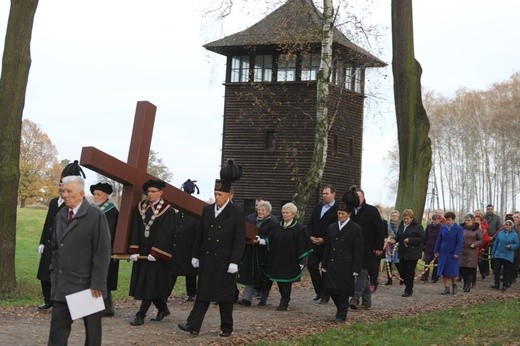 32. Droga Krzyżowa za zmarłych - w byłym KL Auschwitz-Birkenau - 2017