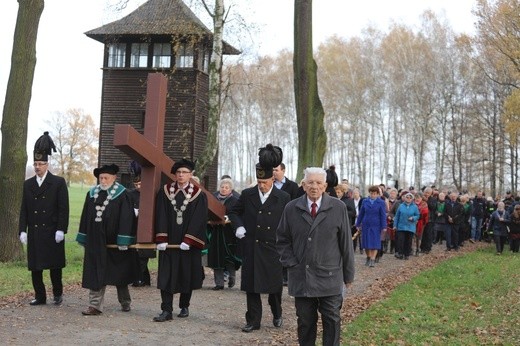 32. Droga Krzyżowa za zmarłych - w byłym KL Auschwitz-Birkenau - 2017