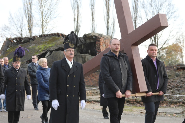 32. Droga Krzyżowa za zmarłych - w byłym KL Auschwitz-Birkenau - 2017