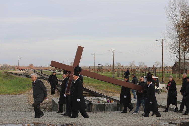 32. Droga Krzyżowa za zmarłych - w byłym KL Auschwitz-Birkenau - 2017