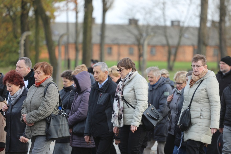 32. Droga Krzyżowa za zmarłych - w byłym KL Auschwitz-Birkenau - 2017