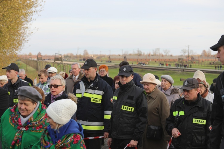 32. Droga Krzyżowa za zmarłych - w byłym KL Auschwitz-Birkenau - 2017