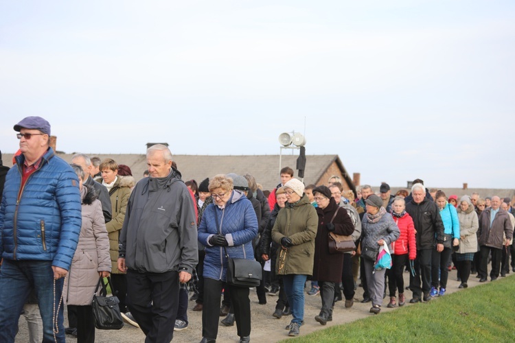 32. Droga Krzyżowa za zmarłych - w byłym KL Auschwitz-Birkenau - 2017