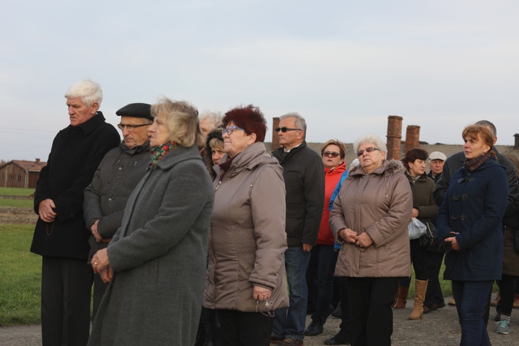 32. Droga Krzyżowa za zmarłych - w byłym KL Auschwitz-Birkenau - 2017