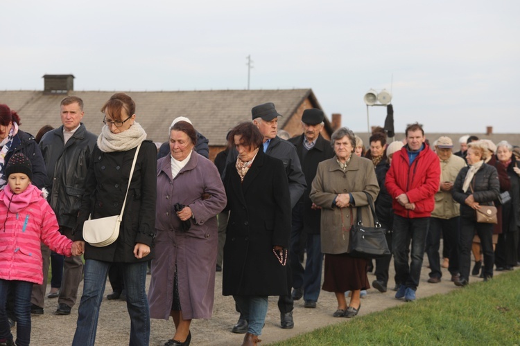 32. Droga Krzyżowa za zmarłych - w byłym KL Auschwitz-Birkenau - 2017