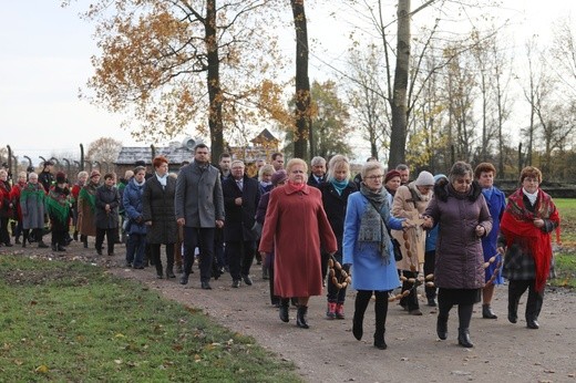 32. Droga Krzyżowa za zmarłych - w byłym KL Auschwitz-Birkenau - 2017