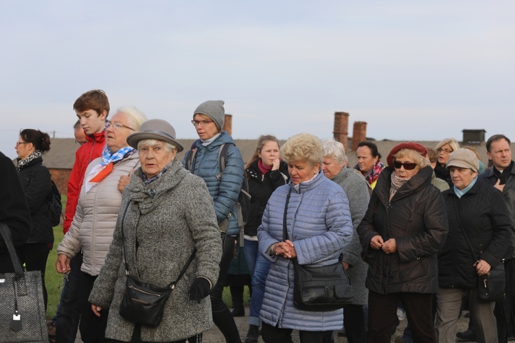 32. Droga Krzyżowa za zmarłych - w byłym KL Auschwitz-Birkenau - 2017