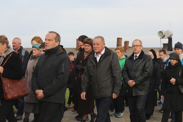 32. Droga Krzyżowa za zmarłych - w byłym KL Auschwitz-Birkenau - 2017