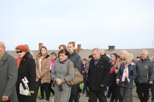 32. Droga Krzyżowa za zmarłych - w byłym KL Auschwitz-Birkenau - 2017