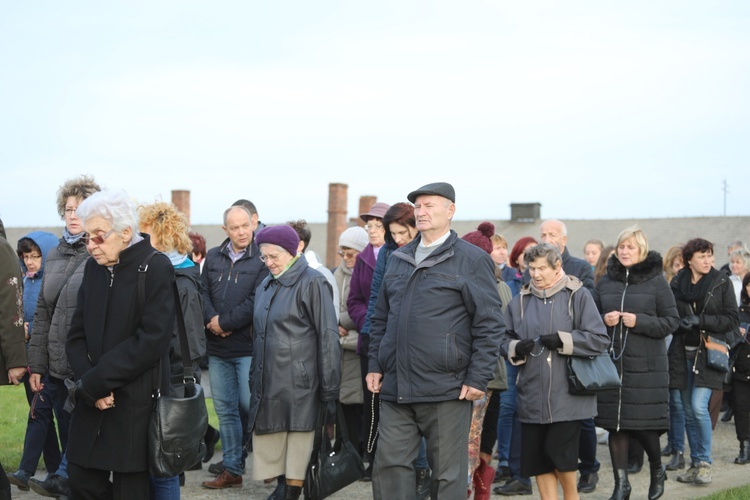 32. Droga Krzyżowa za zmarłych - w byłym KL Auschwitz-Birkenau - 2017