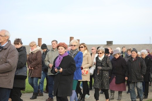 32. Droga Krzyżowa za zmarłych - w byłym KL Auschwitz-Birkenau - 2017