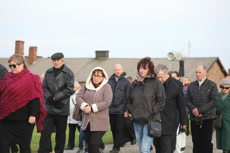 32. Droga Krzyżowa za zmarłych - w byłym KL Auschwitz-Birkenau - 2017