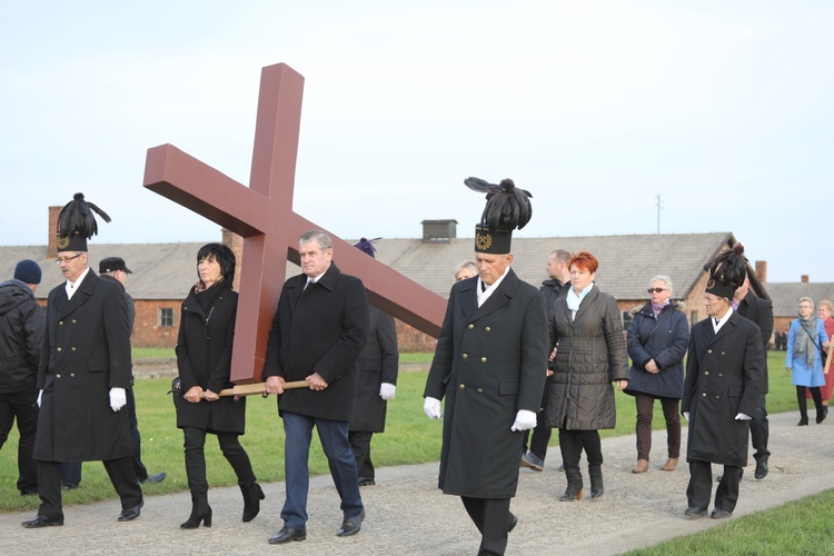 32. Droga Krzyżowa za zmarłych - w byłym KL Auschwitz-Birkenau - 2017