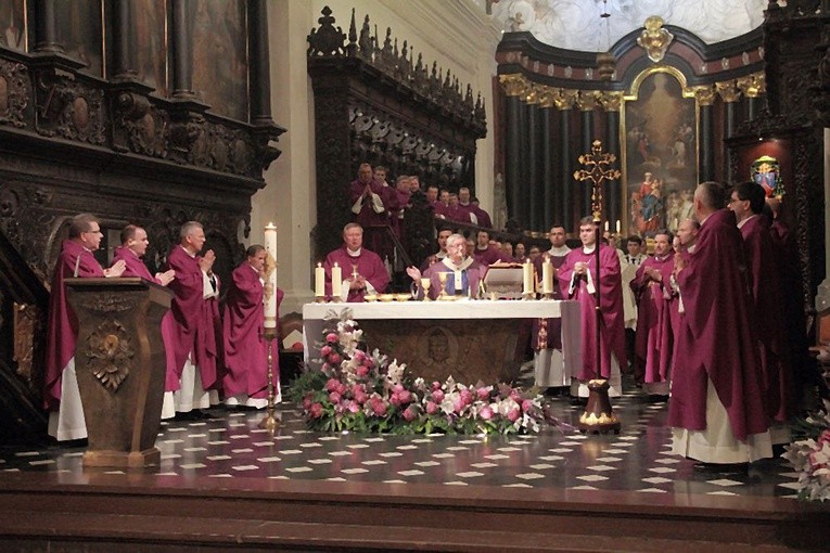Msza za zmarłych biskupów i kapłanów