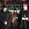 – Oddajmy cześć świętym, także tym, których nie znamy z kalendarzy liturgicznych, kanonizacji czy beatyfikacji. Ta modlitwa jest nam, wędrującym przez ziemię do Bożego królestwa, szczególnie potrzebna – mówił bp Wiesław.