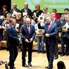 ▲	Jeden z pamiątkowych medali otrzymał Ryszard Wilczyński, inicjator odnowy wsi w województwie opolskim.