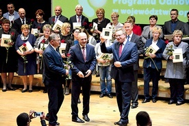 ▲	Jeden z pamiątkowych medali otrzymał Ryszard Wilczyński, inicjator odnowy wsi w województwie opolskim.
