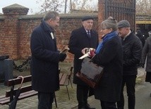 Kwesta na cmentarzu w Kutnie