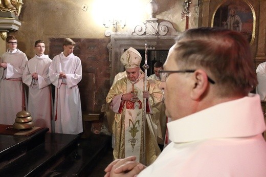 Msza św. z kard. Angelo Comastrim w Niepołomicach