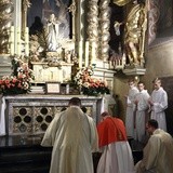 Msza św. z kard. Angelo Comastrim w Niepołomicach