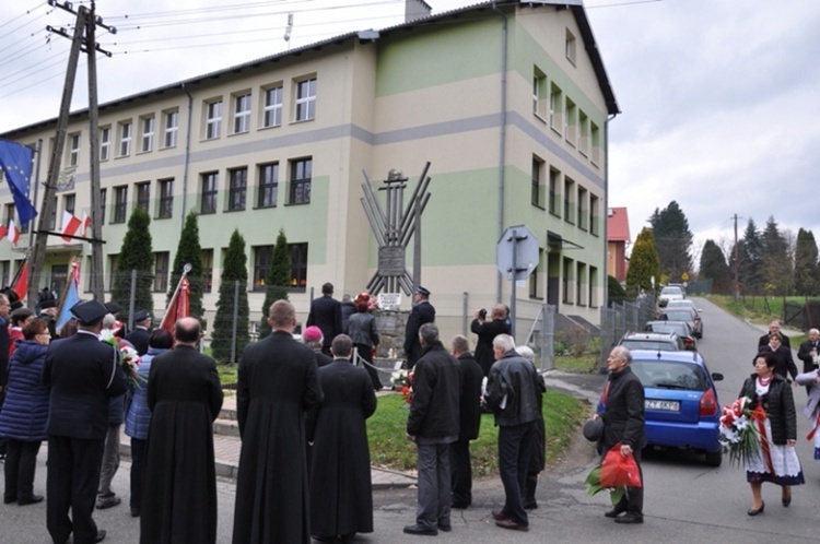 Ks. Jan Pasierbek odznaczony w Pietrzykowicach