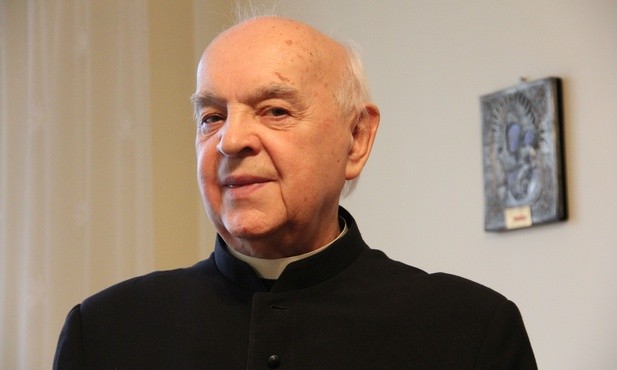 Ks. prał. Bernard Czernecki w swoim mieszkaniu w Jastrzębiu-Zdroju