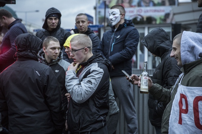 Tysiące flag pod hasłem "My chcemy Boga" 