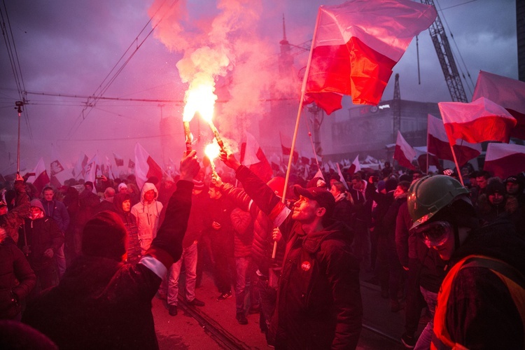 Tysiące flag pod hasłem "My chcemy Boga" 