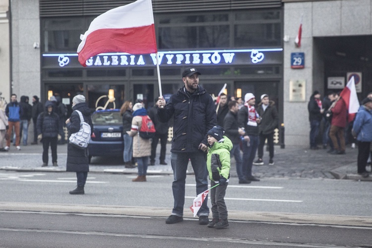 Tysiące flag pod hasłem "My chcemy Boga" 